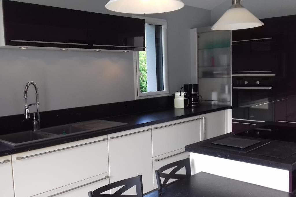 9 Pers 160 M² +Jardin- 10Mn Nantes -30Mn Mer Bouguenais Eksteriør billede